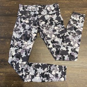 Fabletics High waisted Printed 7/8 Leggings Small